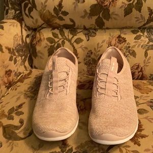 Sketchers gym shoes